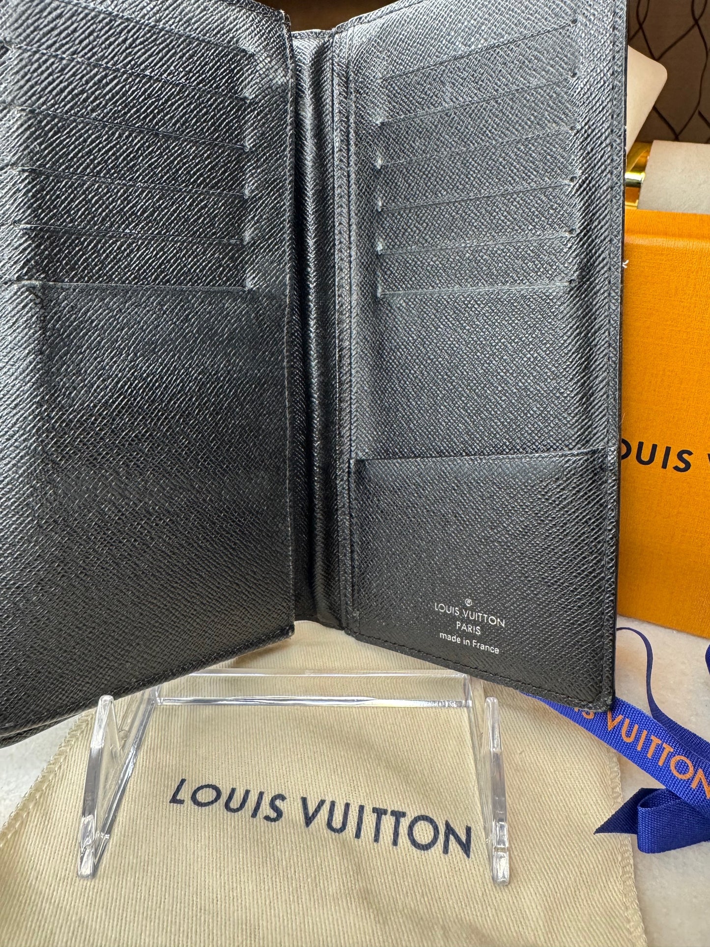 Louis Vuitton Brazza Bifold Black Damier Graphite Wallet (Pre-owned)-Unisex