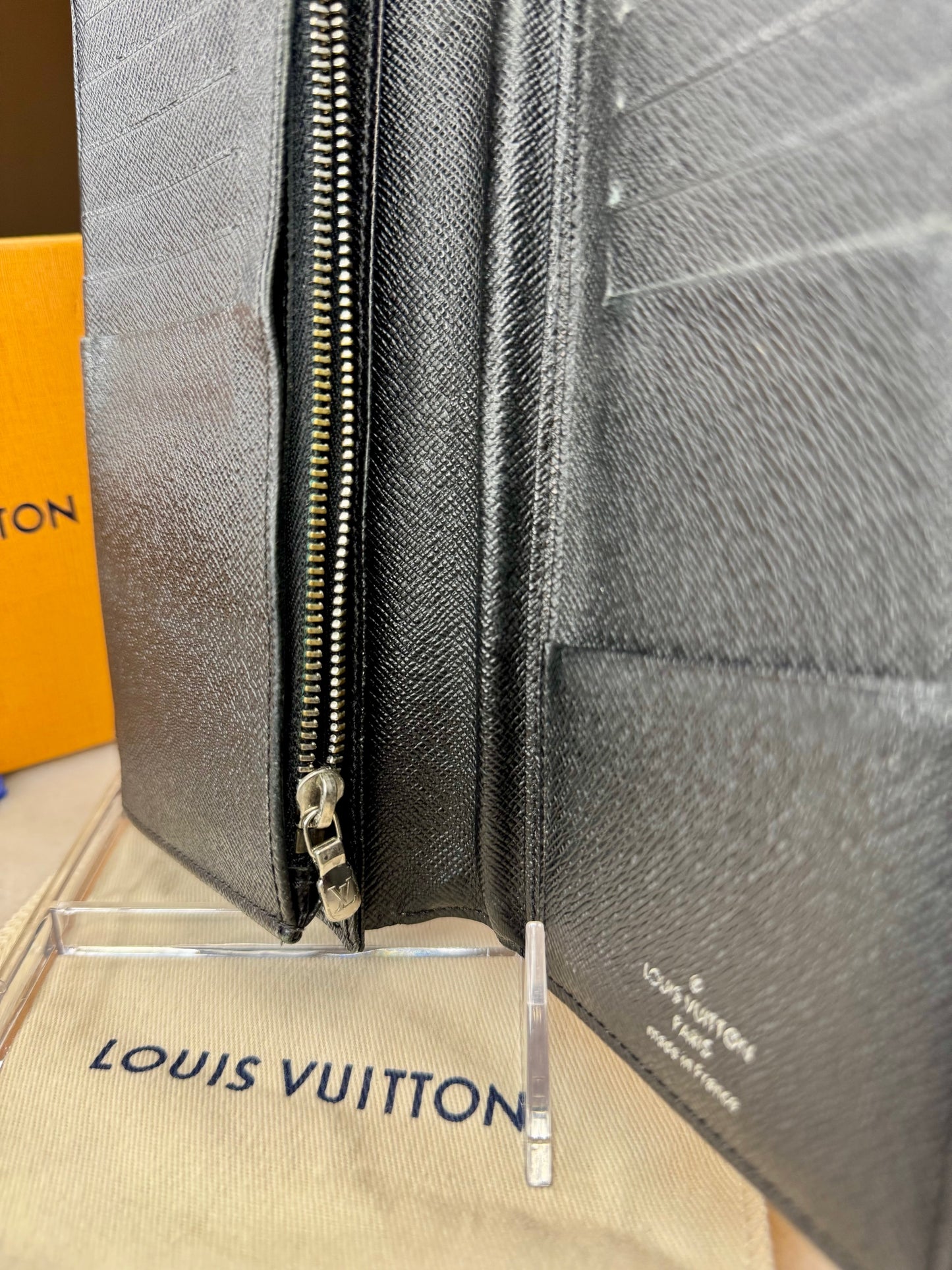 Louis Vuitton Brazza Bifold Black Damier Graphite Wallet (Pre-owned)-Unisex