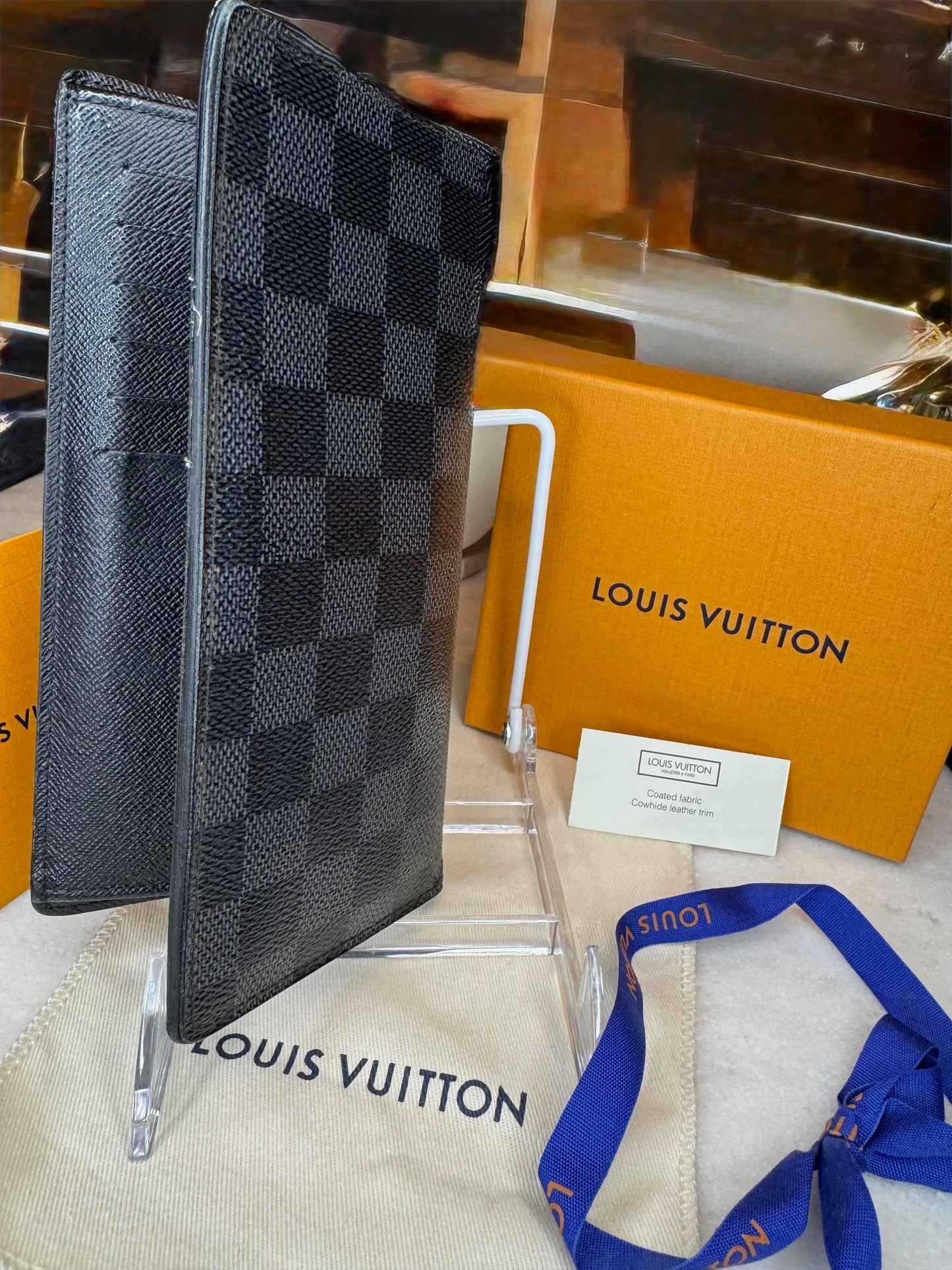 Louis Vuitton Brazza Bifold Black Damier Graphite Wallet (Pre-owned)-Unisex