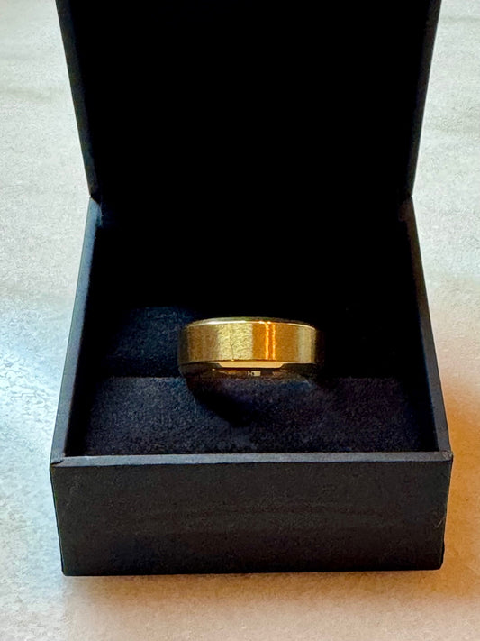 18k Gold Ring 6mm Size 10